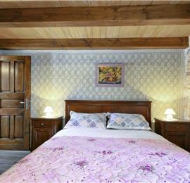 4 bedroom villa with pool near Svetvinčenat, Istria, sleeps 10